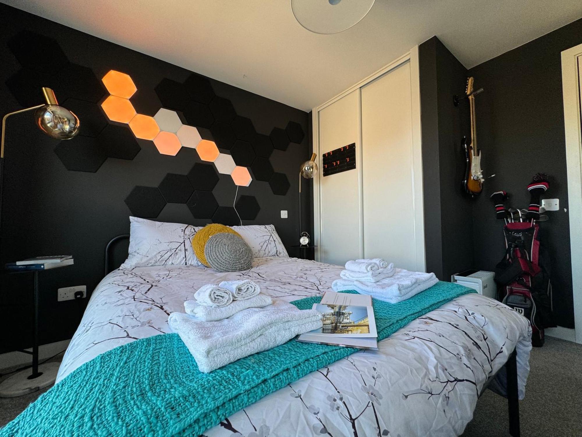 Private Cozy & Stylish In A Shared Flat In *